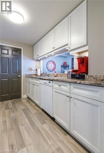 430 Pearl Street Unit# 408, Burlington, ON - Indoor Photo Showing Kitchen