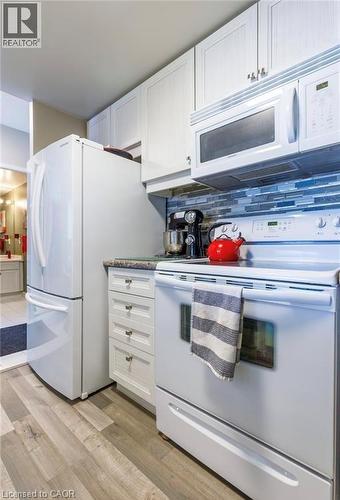 430 Pearl Street Unit# 408, Burlington, ON - Indoor Photo Showing Kitchen