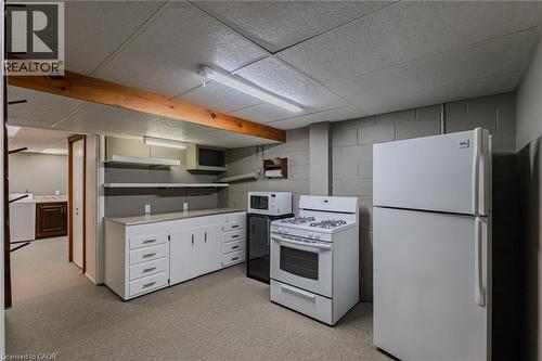 Kitchenette - 25 Charlton Crescent, Simcoe, ON - Indoor Photo Showing Kitchen