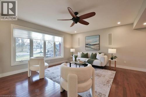 4240 Dunvegan Road, Burlington, ON - Indoor Photo Showing Living Room