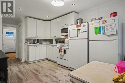 39 Haddon Avenue N, Hamilton, ON - Indoor Photo Showing Kitchen