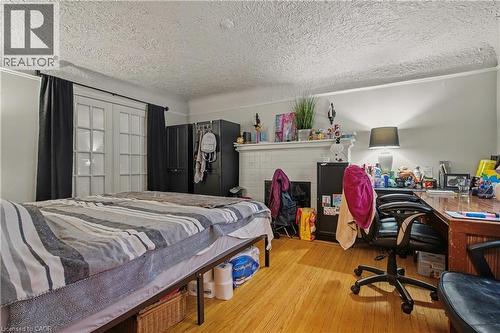39 Haddon Avenue N, Hamilton, ON - Indoor Photo Showing Bedroom