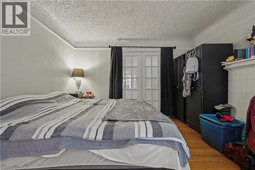 39 Haddon Avenue N, Hamilton, ON - Indoor Photo Showing Bedroom