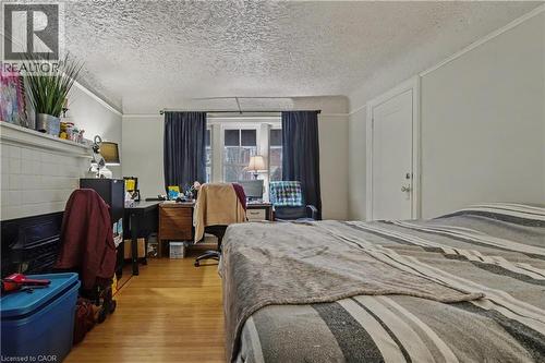 39 Haddon Avenue N, Hamilton, ON - Indoor Photo Showing Bedroom
