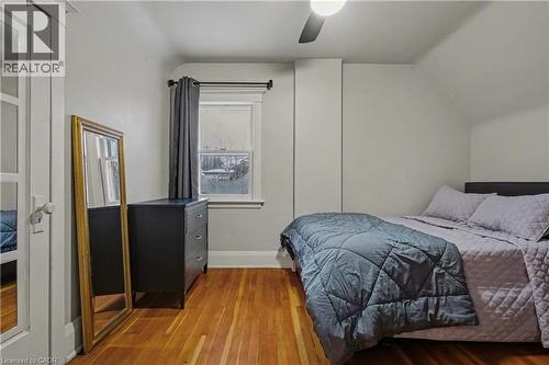 39 Haddon Avenue N, Hamilton, ON - Indoor Photo Showing Bedroom