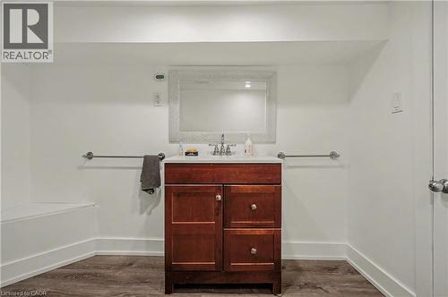 39 Haddon Avenue N, Hamilton, ON - Indoor Photo Showing Bathroom