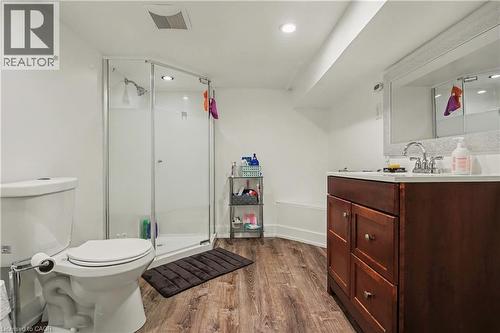 39 Haddon Avenue N, Hamilton, ON - Indoor Photo Showing Bathroom