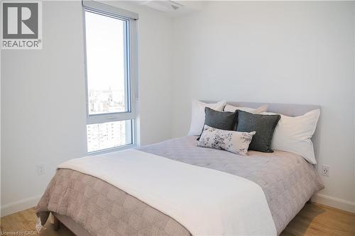 741 King Street W Unit# 1704, Kitchener, ON - Indoor Photo Showing Bedroom