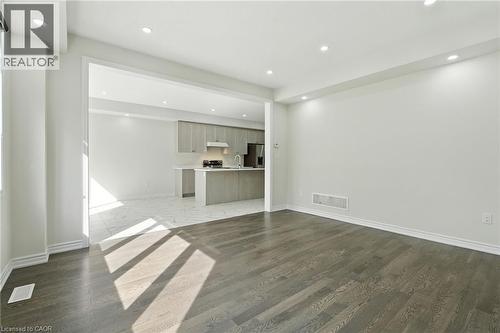 421 Barker Parkway, Thorold, ON - Indoor