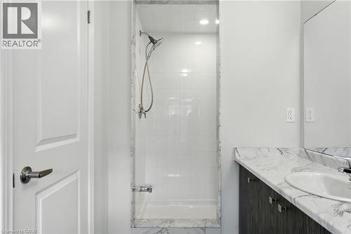 421 Barker Parkway, Thorold, ON - Indoor Photo Showing Bathroom