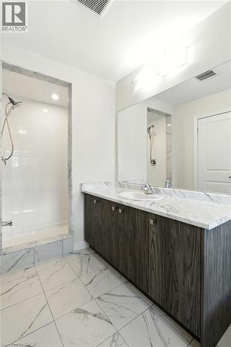 421 Barker Parkway, Thorold, ON - Indoor Photo Showing Bathroom