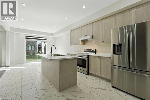 421 Barker Parkway, Thorold, ON - Indoor Photo Showing Kitchen With Upgraded Kitchen