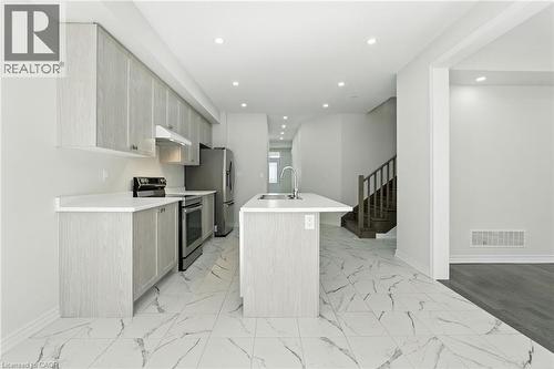 421 Barker Parkway, Thorold, ON - Indoor Photo Showing Kitchen