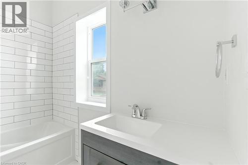 684 Beach Boulevard, Hamilton, ON - Indoor Photo Showing Bathroom