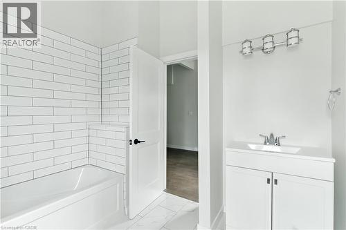 684 Beach Boulevard, Hamilton, ON - Indoor Photo Showing Bathroom