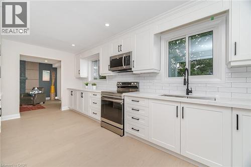 2392 Arnold Crescent, Burlington, ON - Indoor Photo Showing Kitchen