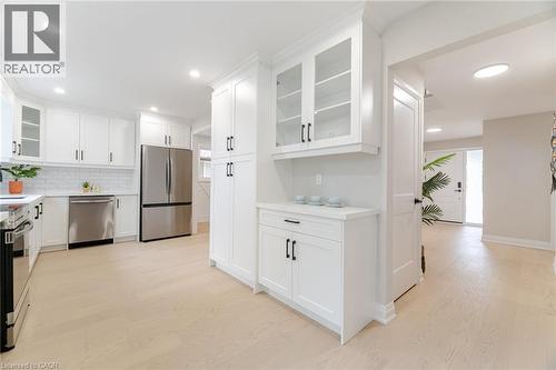 2392 Arnold Crescent, Burlington, ON - Indoor Photo Showing Kitchen With Stainless Steel Kitchen
