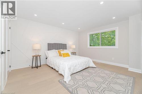 2392 Arnold Crescent, Burlington, ON - Indoor Photo Showing Bedroom