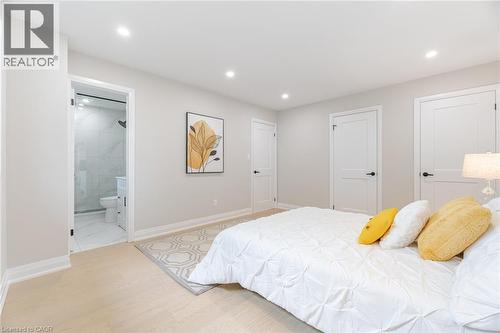 2392 Arnold Crescent, Burlington, ON - Indoor Photo Showing Bedroom