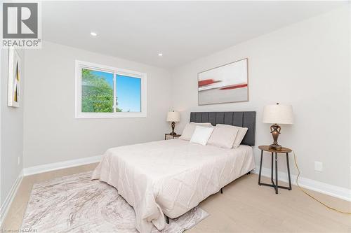 2392 Arnold Crescent, Burlington, ON - Indoor Photo Showing Bedroom