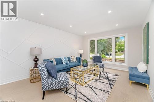 2392 Arnold Crescent, Burlington, ON - Indoor Photo Showing Living Room