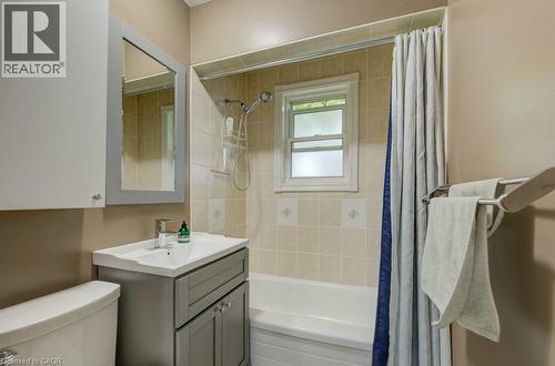 1 Bryant Court, Hamilton, ON - Indoor Photo Showing Bathroom