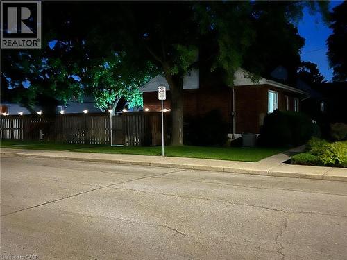 1 Bryant Court, Hamilton, ON 