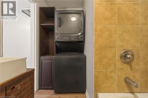 218 East 8Th Street, Hamilton, ON - Indoor Photo Showing Laundry Room