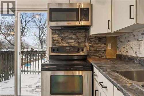 218 East 8Th Street, Hamilton, ON - Indoor Photo Showing Kitchen
