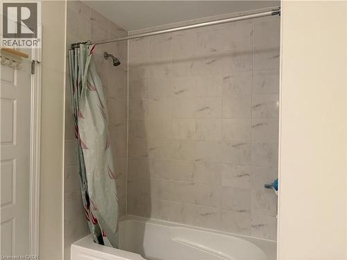 922 Apple Hill Lane, Kitchener, ON - Indoor Photo Showing Bathroom