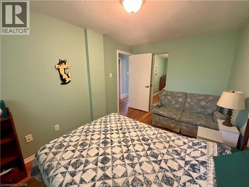 4 Rosanne Crescent, Hamilton, ON - Indoor Photo Showing Bedroom
