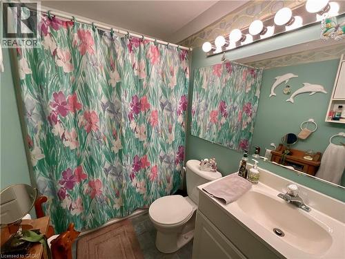 4 Rosanne Crescent, Hamilton, ON - Indoor Photo Showing Bathroom