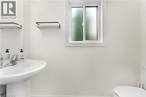 80 Loretta Drive, Virgil, ON - Indoor Photo Showing Bathroom