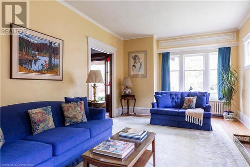 74 Chedoke Avenue, Hamilton, ON - Indoor Photo Showing Living Room
