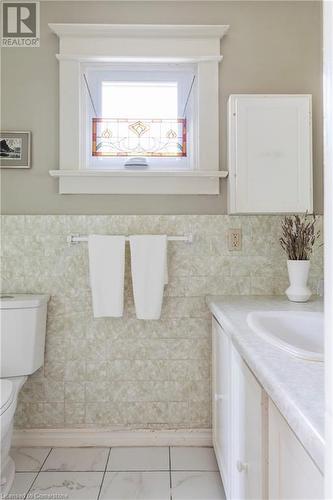 74 Chedoke Avenue, Hamilton, ON - Indoor Photo Showing Bathroom