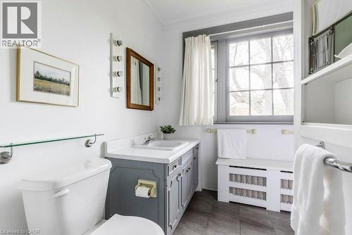 45 Markland Street, Hamilton, ON - Indoor Photo Showing Bathroom