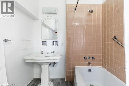 45 Markland Street, Hamilton, ON - Indoor Photo Showing Bathroom