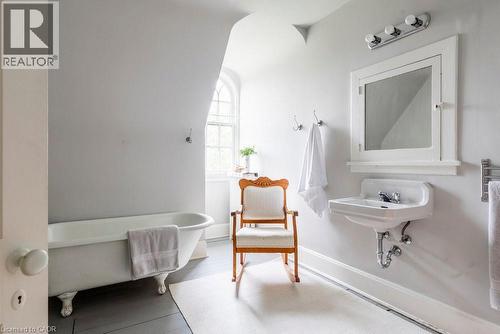 45 Markland Street, Hamilton, ON - Indoor Photo Showing Bathroom