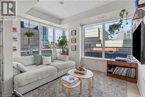 212 King William Street E Unit# 415, Hamilton, ON - Indoor Photo Showing Living Room