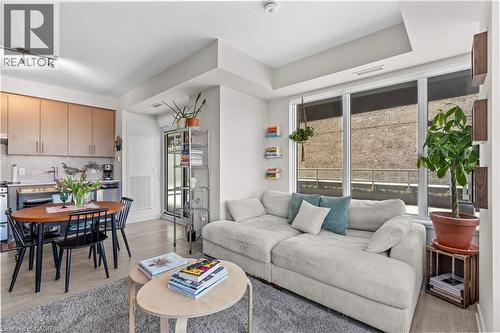 212 King William Street E Unit# 415, Hamilton, ON - Indoor Photo Showing Living Room