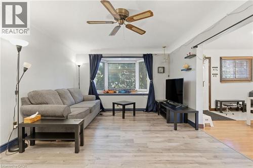 267 Thayer Avenue, Hamilton, ON - Indoor Photo Showing Living Room