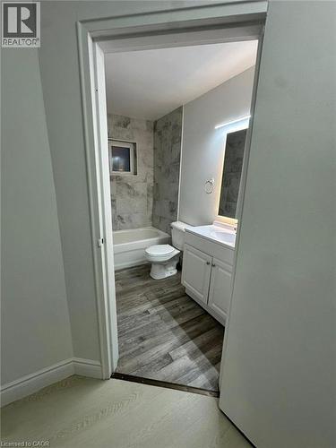 145 Macgregor Crescent Unit# 1, Waterloo, ON - Indoor Photo Showing Bathroom