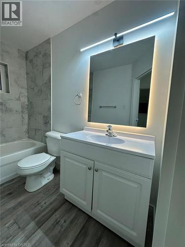 145 Macgregor Crescent Unit# 1, Waterloo, ON - Indoor Photo Showing Bathroom