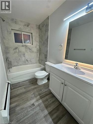 145 Macgregor Crescent Unit# 1, Waterloo, ON - Indoor Photo Showing Bathroom