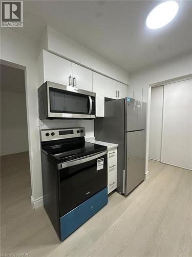 145 Macgregor Crescent Unit# 1, Waterloo, ON - Indoor Photo Showing Kitchen
