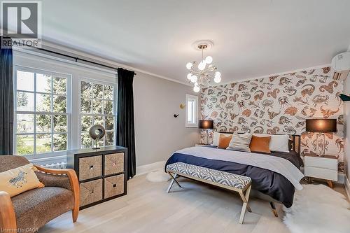 1060 Mohawk Road, Burlington, ON - Indoor Photo Showing Bedroom