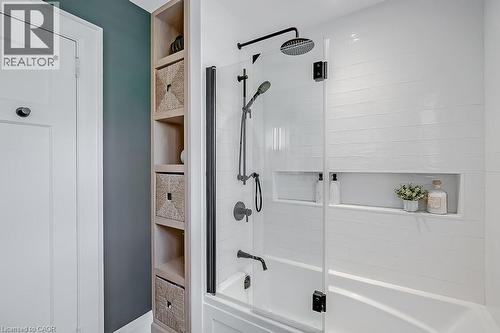 1060 Mohawk Road, Burlington, ON - Indoor Photo Showing Bathroom