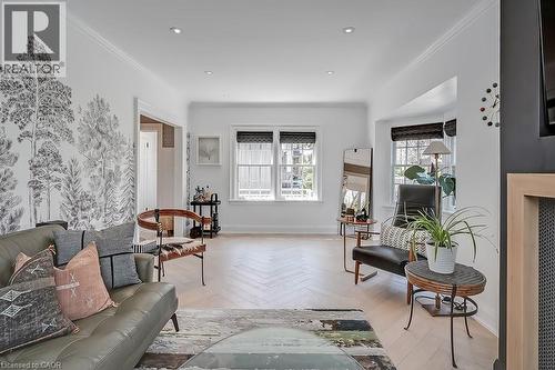 1060 Mohawk Road, Burlington, ON - Indoor Photo Showing Living Room