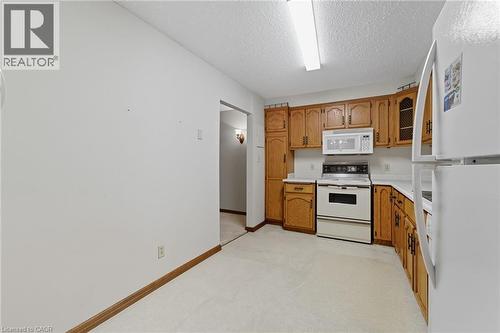 400 Champlain Boulevard Unit# 305, Cambridge, ON - Indoor Photo Showing Kitchen
