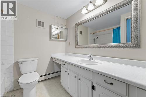 400 Champlain Boulevard Unit# 305, Cambridge, ON - Indoor Photo Showing Bathroom